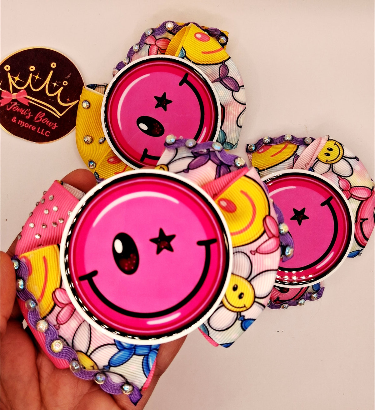 Happy Face (Random color)