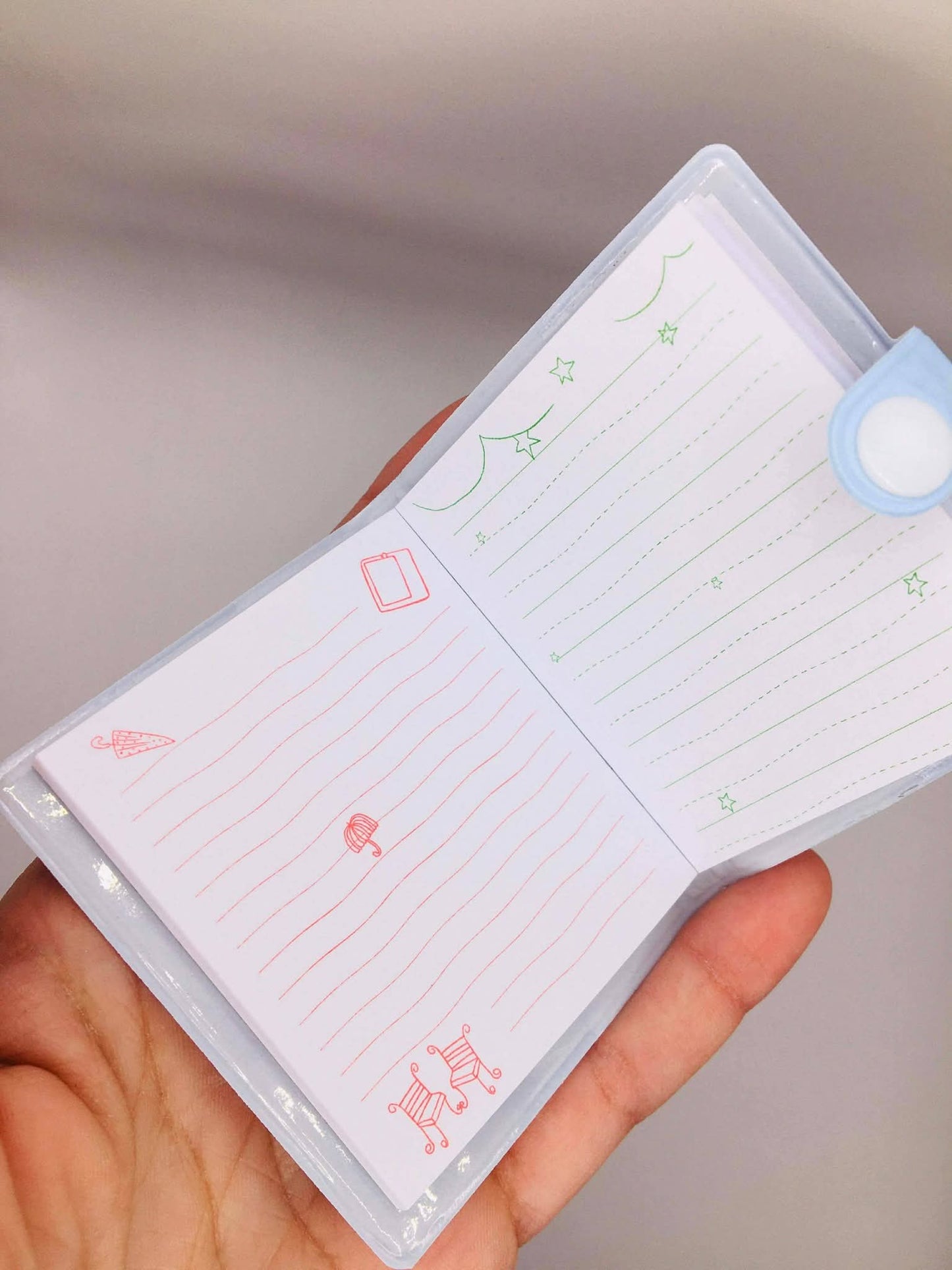 Kpop libretita con boligrafo