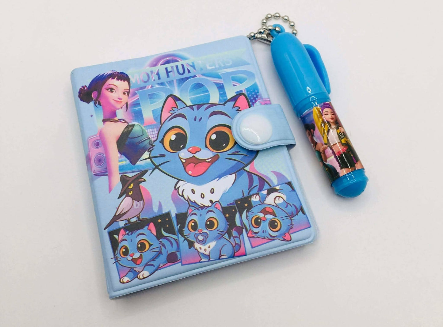 Kpop libretita con boligrafo